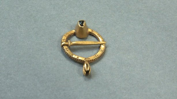 Irish ring brooch from 13th century