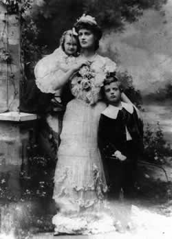 Countess Markievicz with daughter and stepson