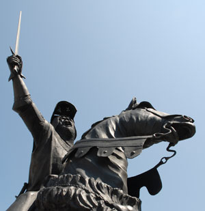 Owain Glyndŵr statue