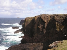 Klippenküste bei Eshaness, Mainland, Shetland courtesy of ThoWi via wikimedia commons