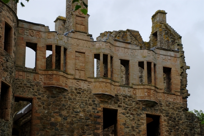 Huntly Castle, detail of front inscriptions. Image by Karora and courtesy of wikimedia commons.