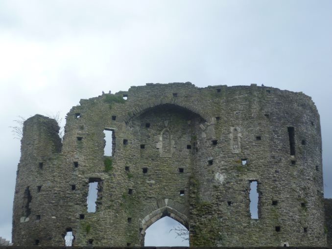 Neath Castle - Castell Castell-nedd